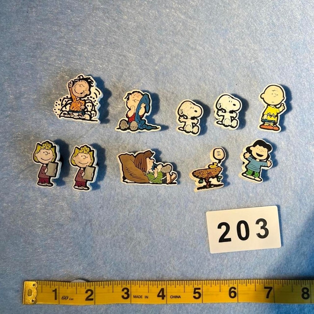 Crocks Jobbitz Peanuts Snoopy and Friends Lot of 10